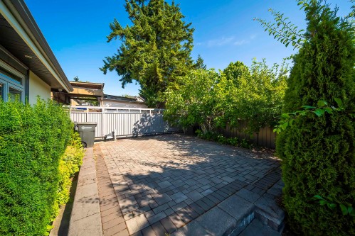 7525 13Th Avenue, Burnaby, BC 