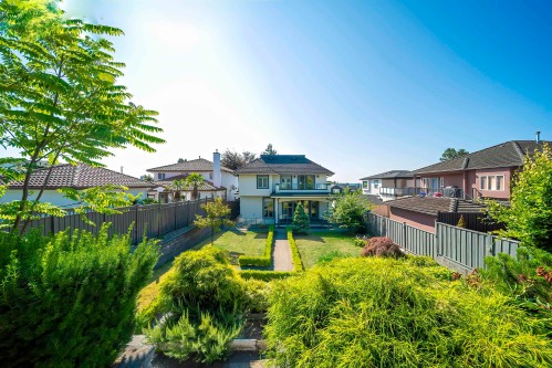 7525 13Th Avenue, Burnaby, BC 