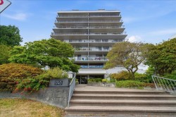 802-1745 Esquimalt Avenue  West Vancouver, BC V7V 1R7