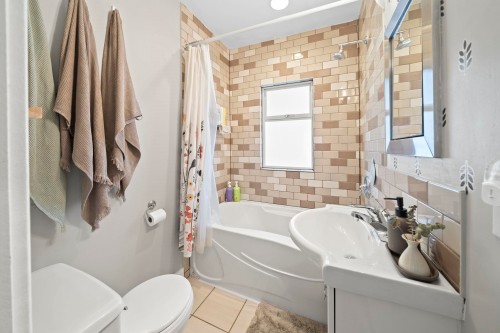 3750 17Th Avenue W, Vancouver, BC - Indoor Photo Showing Bathroom