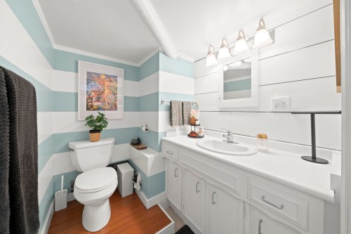 3750 17Th Avenue W, Vancouver, BC - Indoor Photo Showing Bathroom