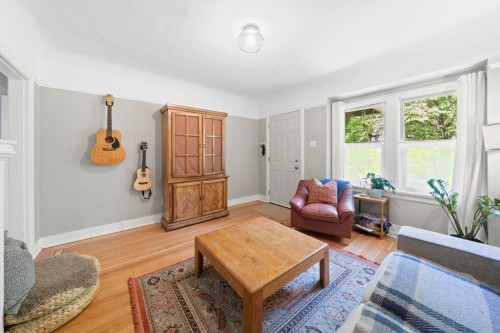 3750 17Th Avenue W, Vancouver, BC - Indoor Photo Showing Living Room