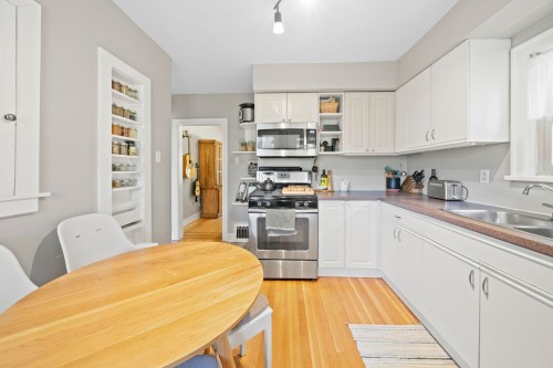3750 17Th Avenue W, Vancouver, BC - Indoor Photo Showing Kitchen