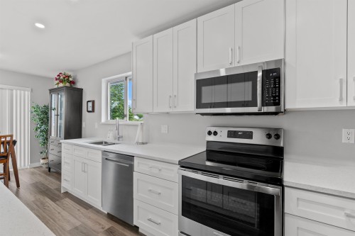 2-6320 48a Avenue  Delta, BC V4K 4W3