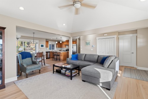 5537 Peregrine Crescent, Sechelt, BC 