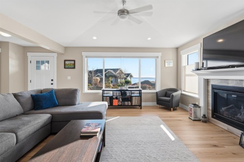5537 Peregrine Crescent, Sechelt, BC 