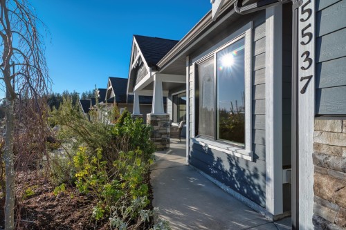 5537 Peregrine Crescent, Sechelt, BC 
