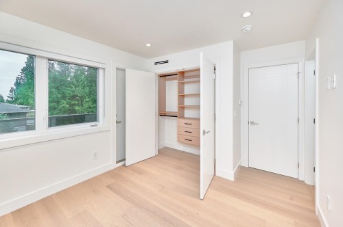 806 Montroyal Boulevard, North Vancouver, BC 