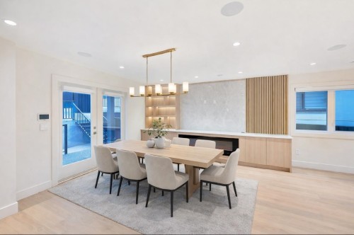 806 Montroyal Boulevard, North Vancouver, BC 
