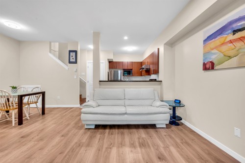 8-7136 18Th Avenue, Burnaby, BC 