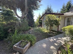 4987 Laurel Avenue Sechelt, BC V7Z 0B9