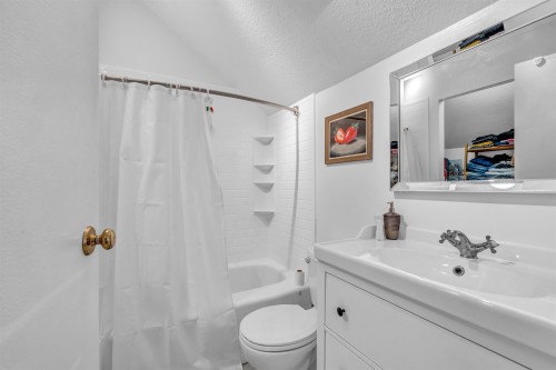 3-98 Begin Street, Coquitlam, BC - Indoor Photo Showing Bathroom