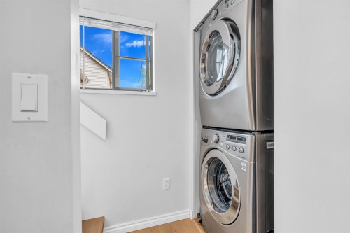 3-98 Begin Street, Coquitlam, BC - Indoor Photo Showing Laundry Room