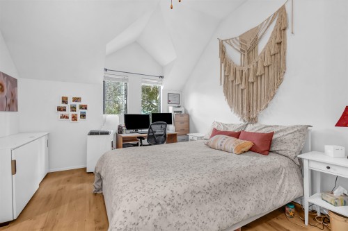 3-98 Begin Street, Coquitlam, BC - Indoor Photo Showing Bedroom