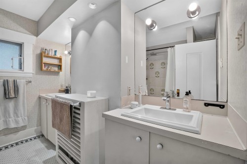 2063 37Th Avenue W, Vancouver, BC 