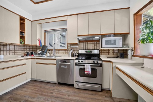 2063 37Th Avenue W, Vancouver, BC 