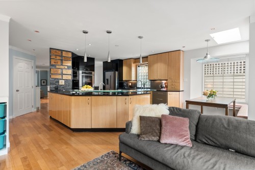 2146 14Th Avenue W, Vancouver, BC 
