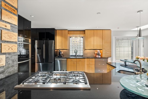 2146 14Th Avenue W, Vancouver, BC 