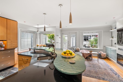 2146 14Th Avenue W, Vancouver, BC 