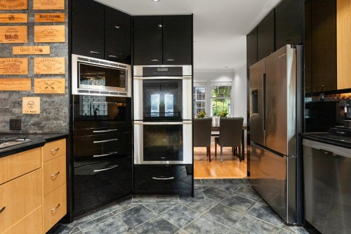 2146 14Th Avenue W, Vancouver, BC 