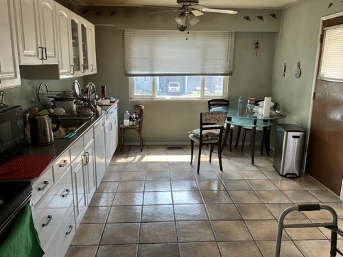 8280 Rosebank Crescent, Richmond, BC - Indoor Photo Showing Kitchen With Double Sink