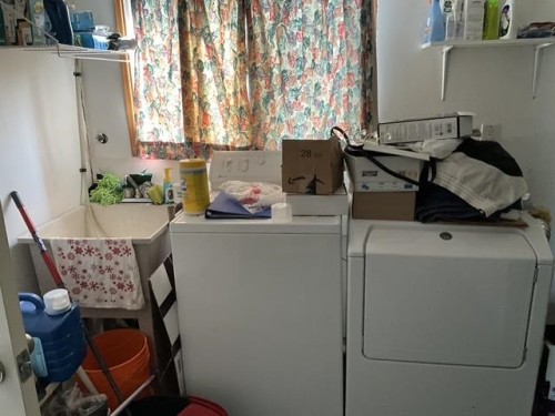 8280 Rosebank Crescent, Richmond, BC - Indoor Photo Showing Laundry Room