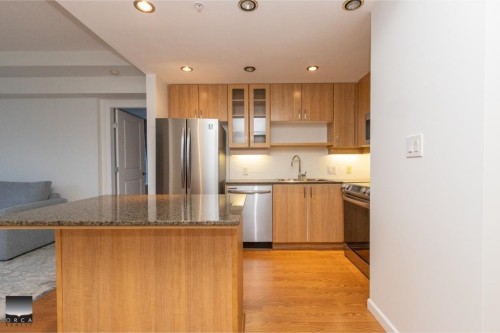 707-9232 University Crescent, Burnaby, BC - Indoor Photo Showing Kitchen