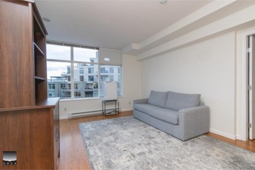 707-9232 University Crescent, Burnaby, BC - Indoor Photo Showing Living Room