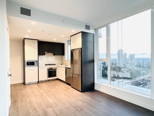 1702-567 Clarke Road, Coquitlam, BC - Indoor Photo Showing Kitchen