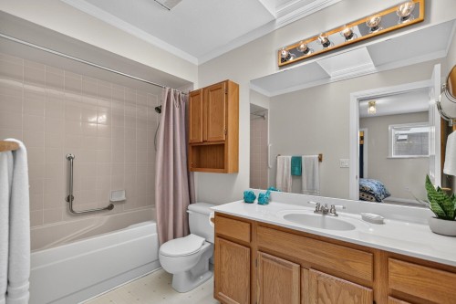 8-820 Kiwanis Way, Gibsons, BC 