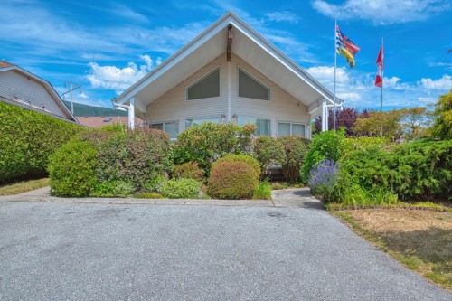 8-820 Kiwanis Way, Gibsons, BC 