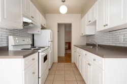 303-1970 41st Avenue WVancouver, BC V6M 1Y4