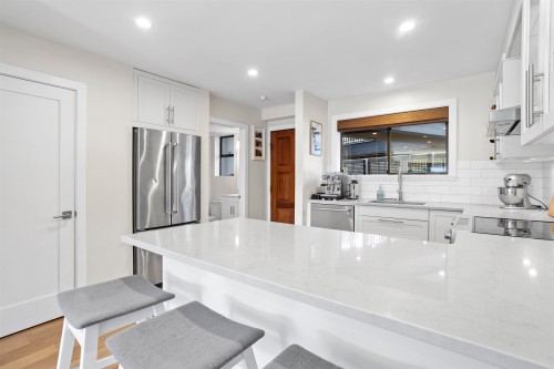 2-2151 Banbury Road, North Vancouver, BC 
