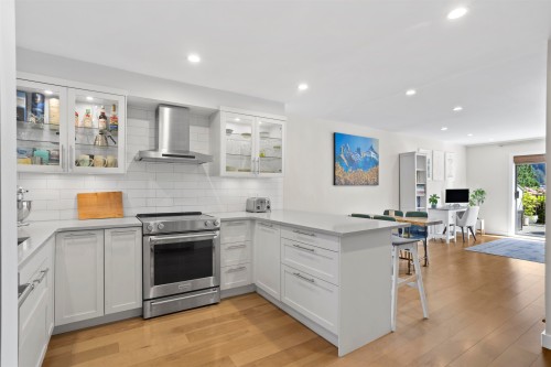 2-2151 Banbury Road, North Vancouver, BC 