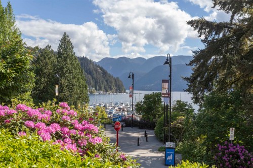 2-2151 Banbury Road, North Vancouver, BC 