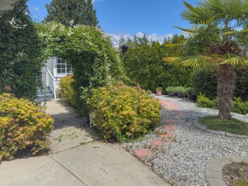 5461 Carnaby Place, Sechelt, BC 