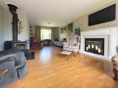 5461 Carnaby Place, Sechelt, BC 