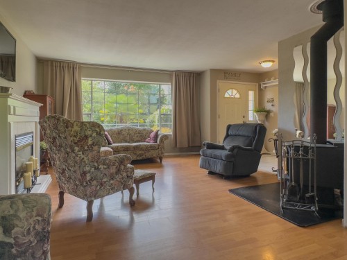 5461 Carnaby Place, Sechelt, BC 