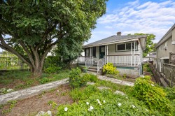 4736 Knight Street Vancouver, BC V5N 3N2