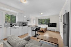 Studio-3XXX St. Andrews Avenue North Vancouver, BC V7N 2A3