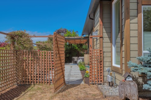 5631 Page Road, Sechelt, BC 