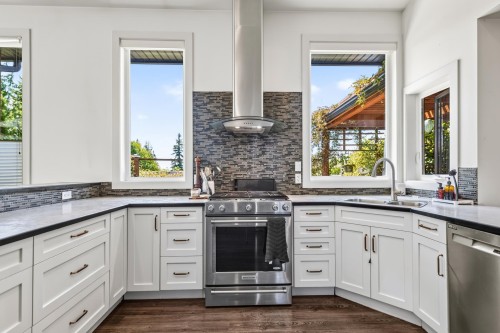 5631 Page Road, Sechelt, BC 