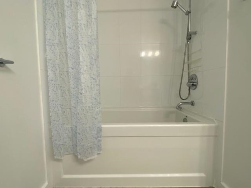 2701-2955 Atlantic Avenue, Coquitlam, BC - Indoor Photo Showing Bathroom