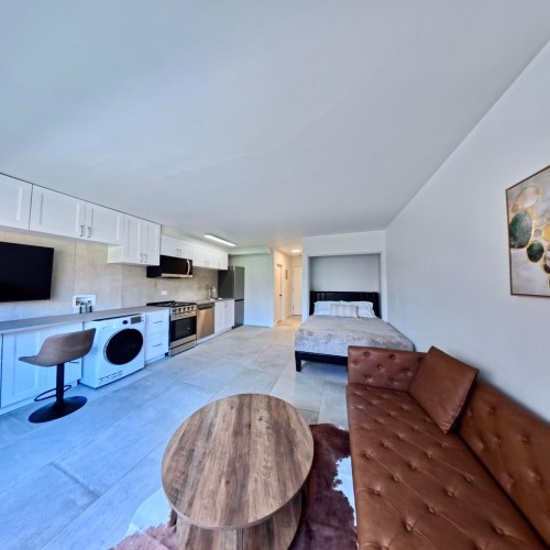 201-1540 Haro Street , Vancouver, BC V6G 1G6 3