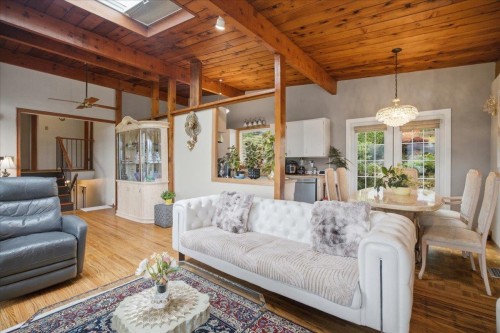 2206 Pinecrest Avenue, Coquitlam, BC 