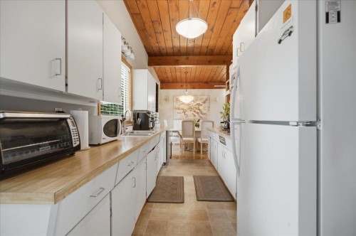 2206 Pinecrest Avenue, Coquitlam, BC 