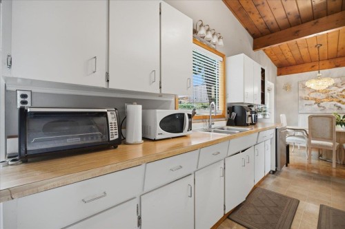 2206 Pinecrest Avenue, Coquitlam, BC 