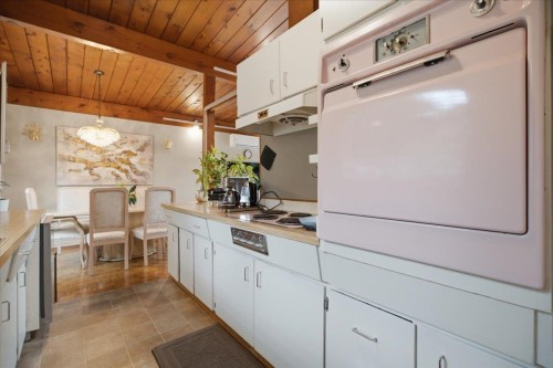 2206 Pinecrest Avenue, Coquitlam, BC 