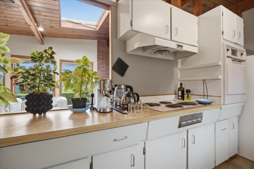 2206 Pinecrest Avenue, Coquitlam, BC 