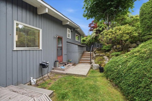 2206 Pinecrest Avenue, Coquitlam, BC 